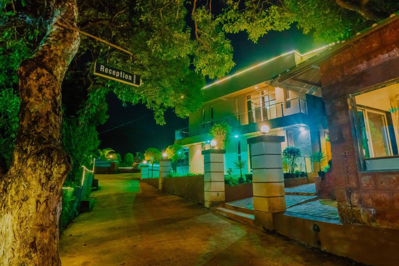 The Oak Woods Hotel Mahabaleshwar Ngoại thất bức ảnh